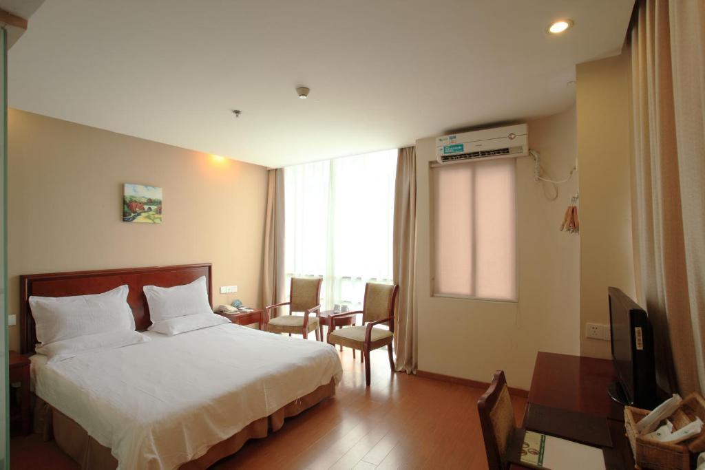Greentree Inn Shanghai Dongming Road Subway Station Express Hotel Стая снимка