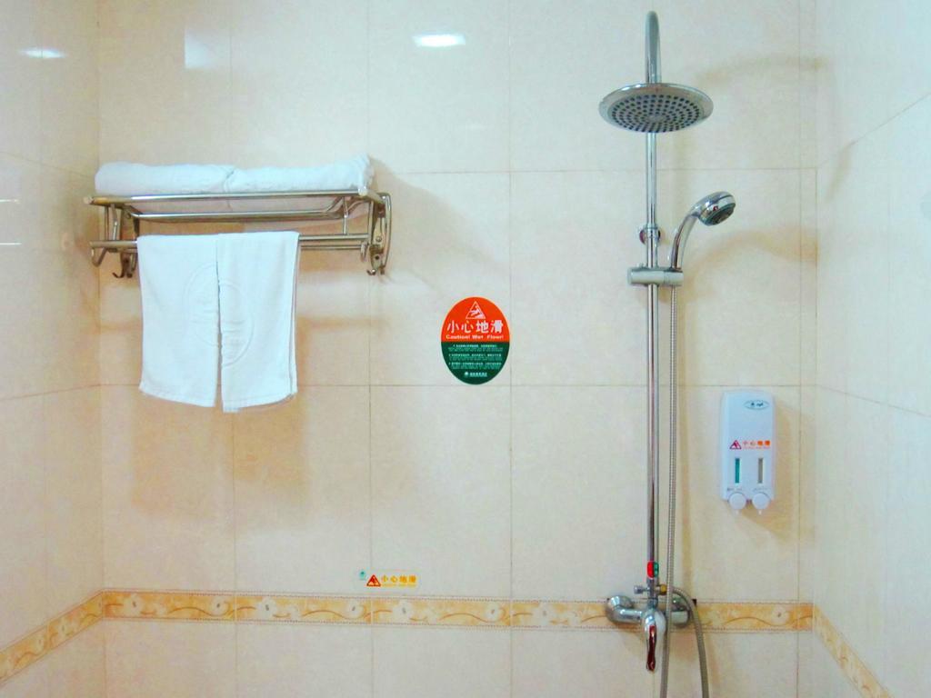 Greentree Inn Shanghai Dongming Road Subway Station Express Hotel Екстериор снимка