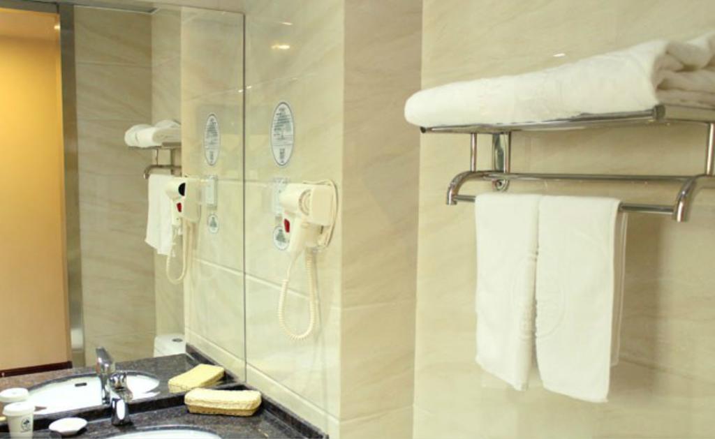 Greentree Inn Shanghai Dongming Road Subway Station Express Hotel Екстериор снимка