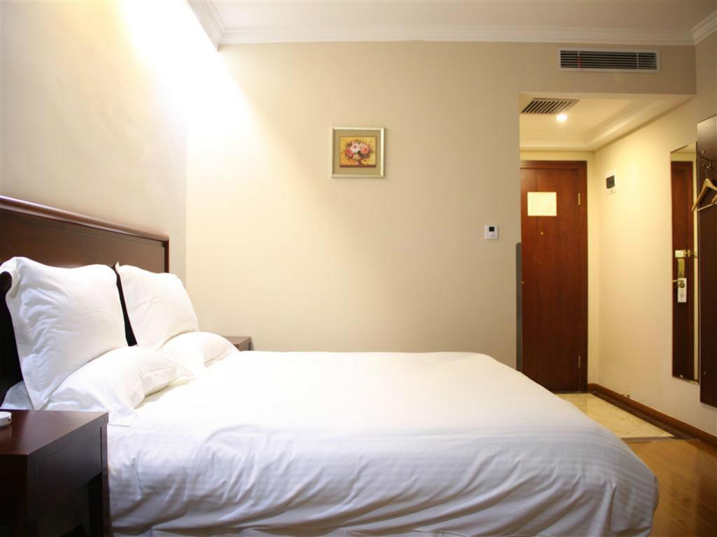 Greentree Inn Shanghai Dongming Road Subway Station Express Hotel Екстериор снимка