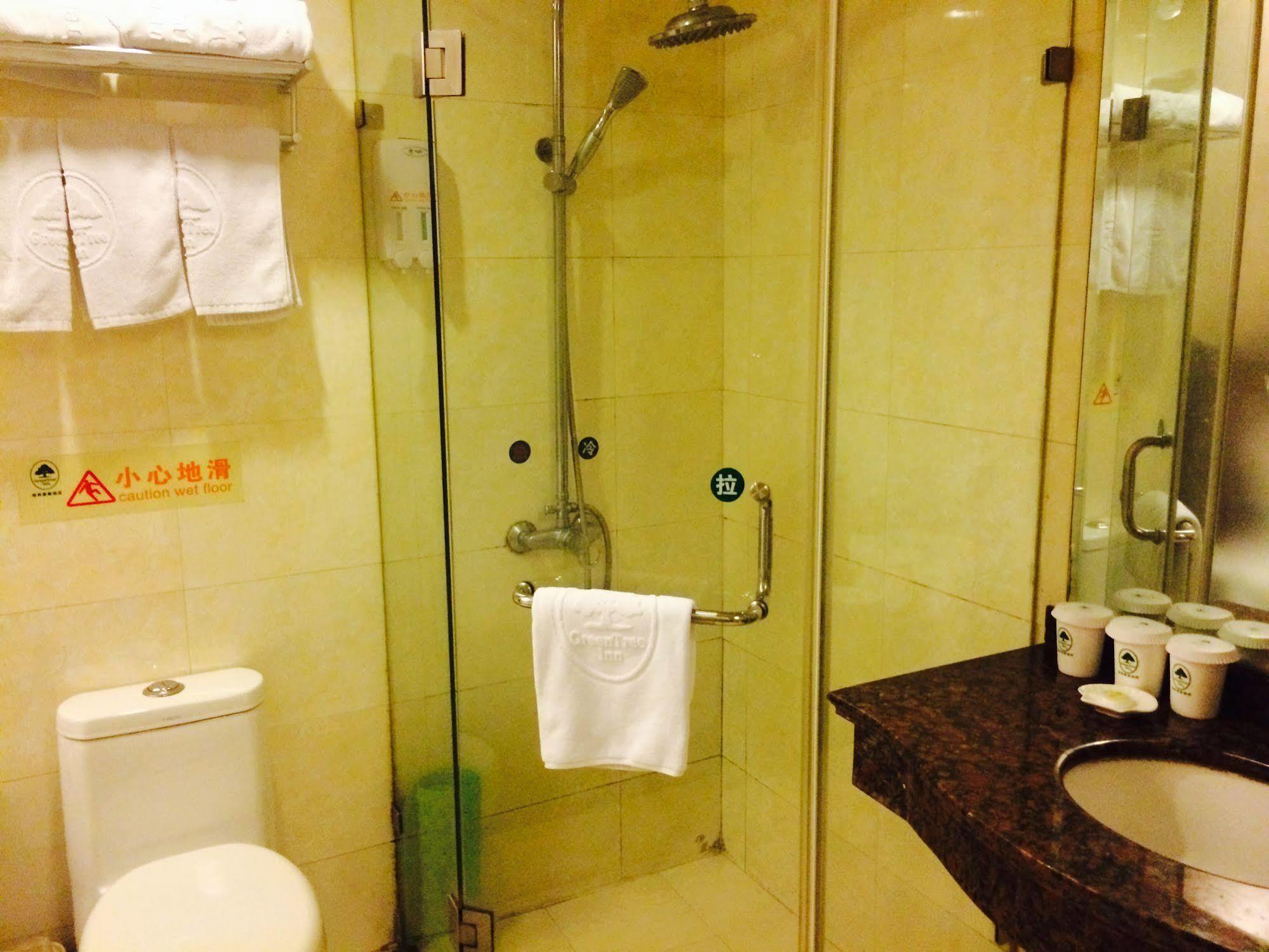 Greentree Inn Shanghai Dongming Road Subway Station Express Hotel Екстериор снимка