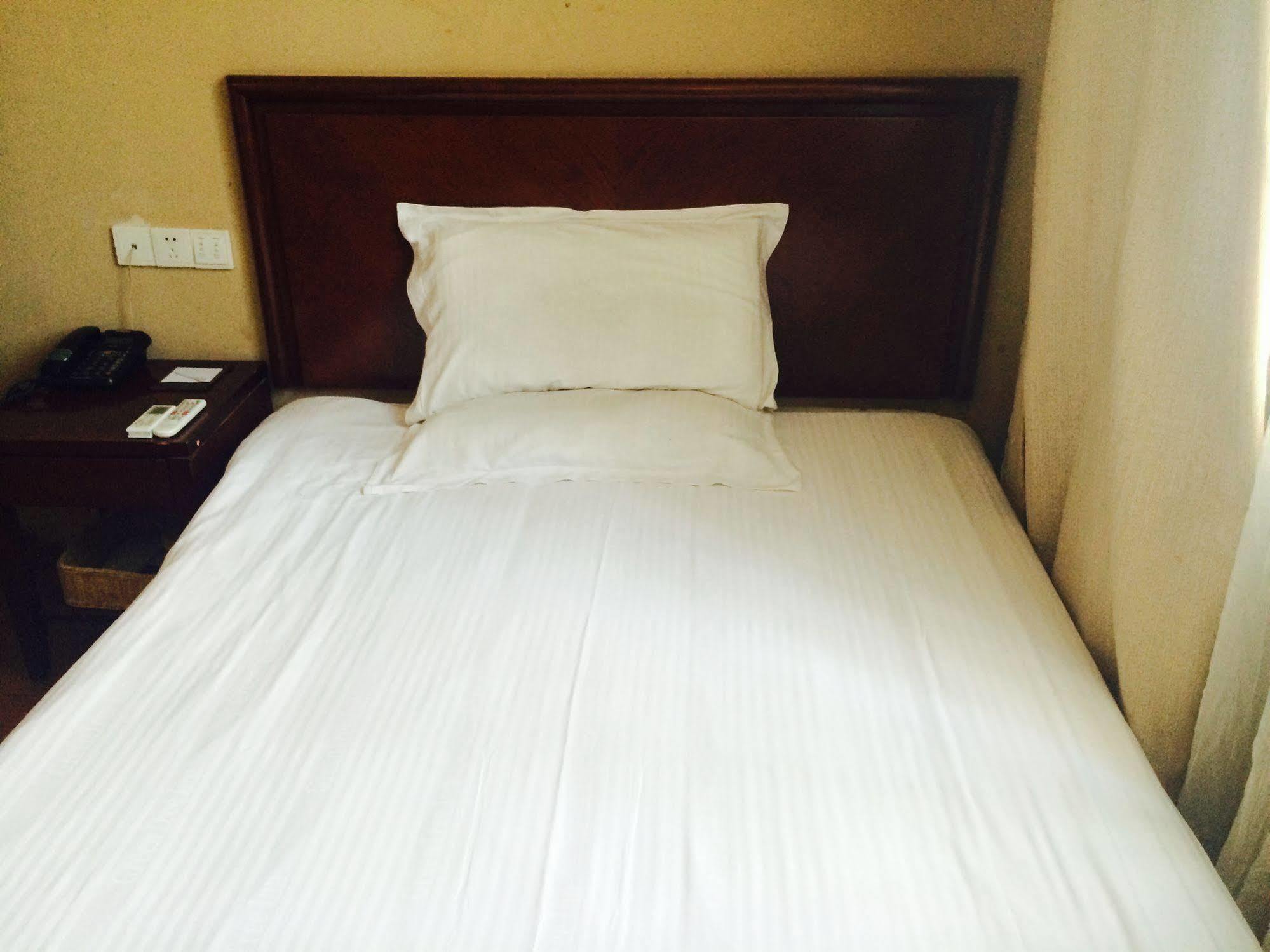 Greentree Inn Shanghai Dongming Road Subway Station Express Hotel Екстериор снимка