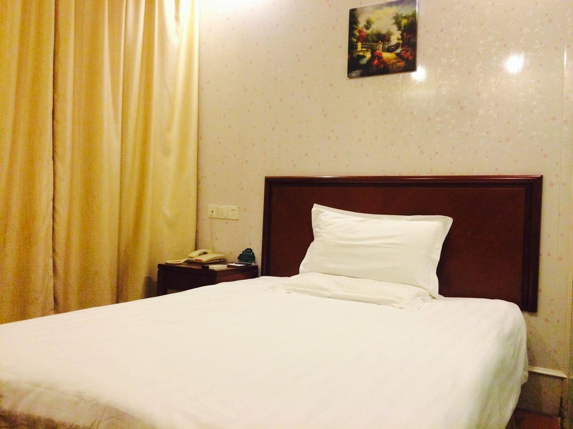 Greentree Inn Shanghai Dongming Road Subway Station Express Hotel Екстериор снимка