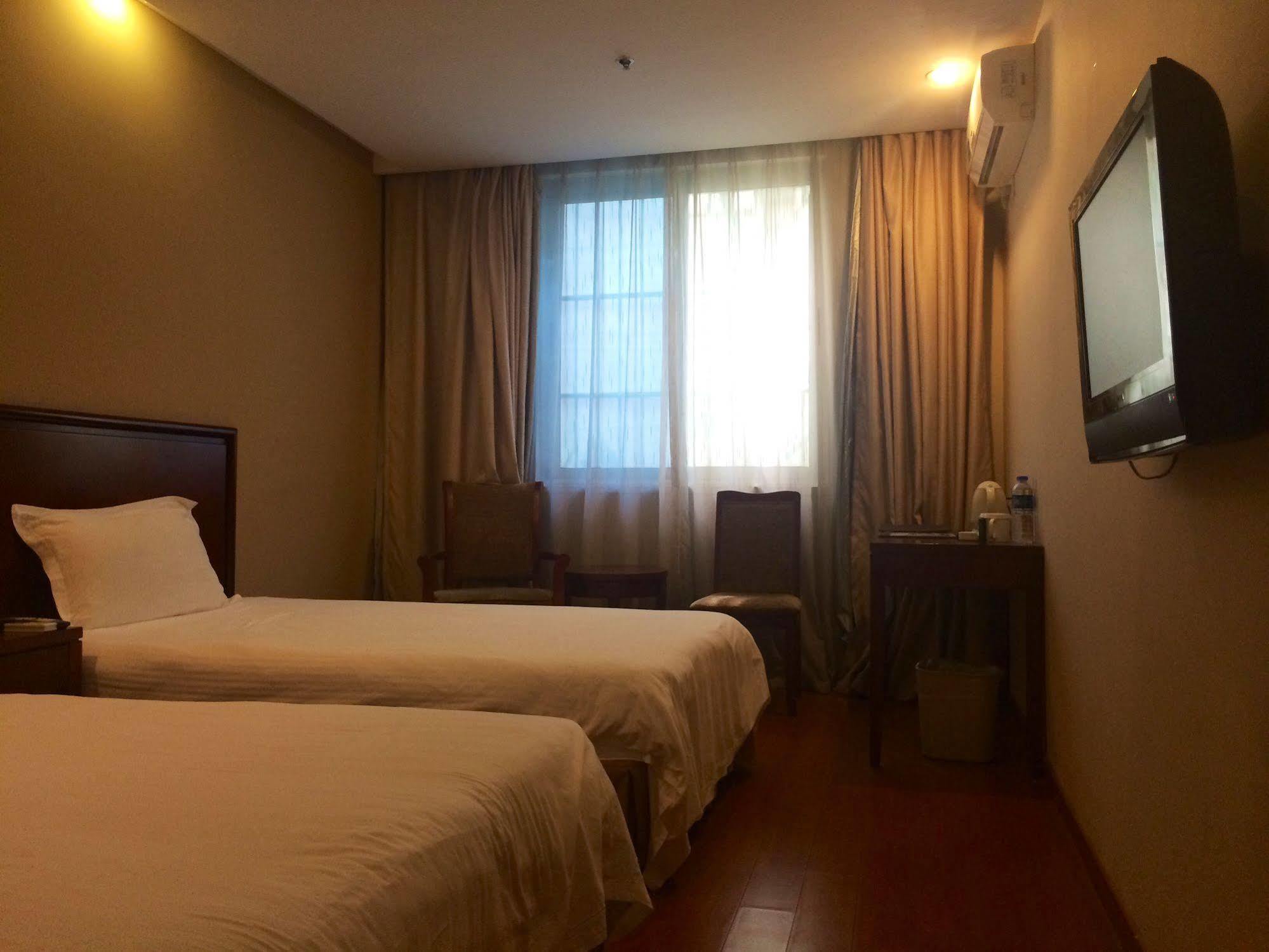 Greentree Inn Shanghai Dongming Road Subway Station Express Hotel Екстериор снимка